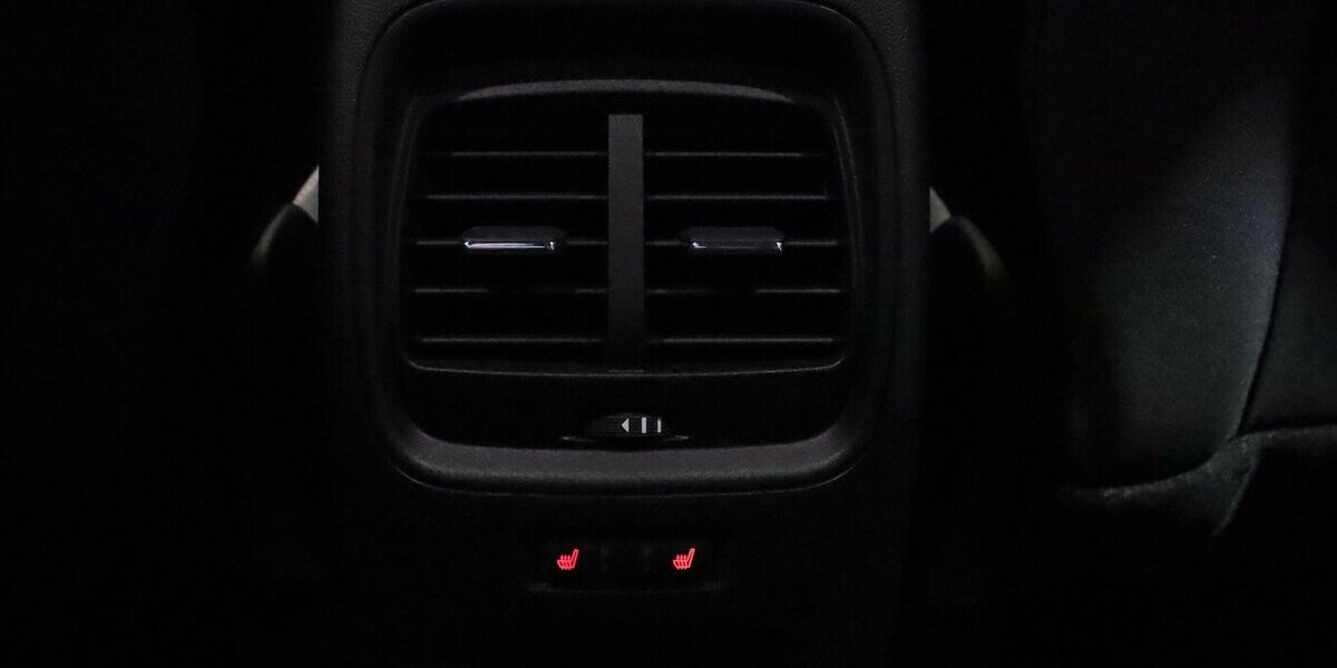 Ford Kuga 2.0 ECOBLUE STYLE ST-LINE SPORT BLACK / LED 125.000 km 17.111 &euro; Hamm 59077