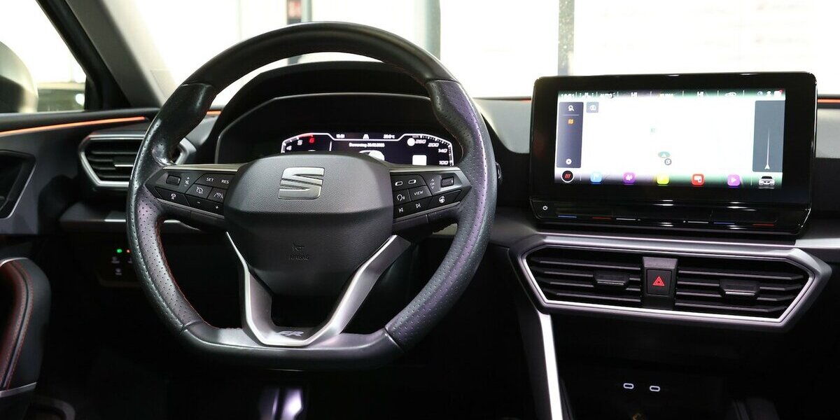 Seat Leon ST 2.0 TDI DSG FR-SPORT-PLUS / LED,PANORAMA 142.000 km 20.777 &euro; Hamm 59077