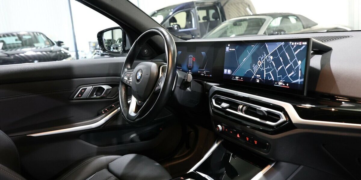 BMW 318d Touring SPORT / PANORAMA,LEDER,CURVED+HUD 53.000 km 29.833 &euro; Hamm 59077