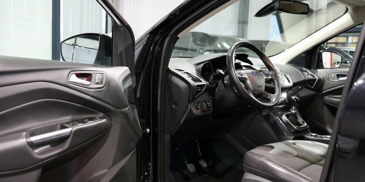 Ford Kuga 2.0 TDCI 4x4 TITANIUM / LEDER / NAVI+ 90.000 km 12.555 &euro; Hamm 59077