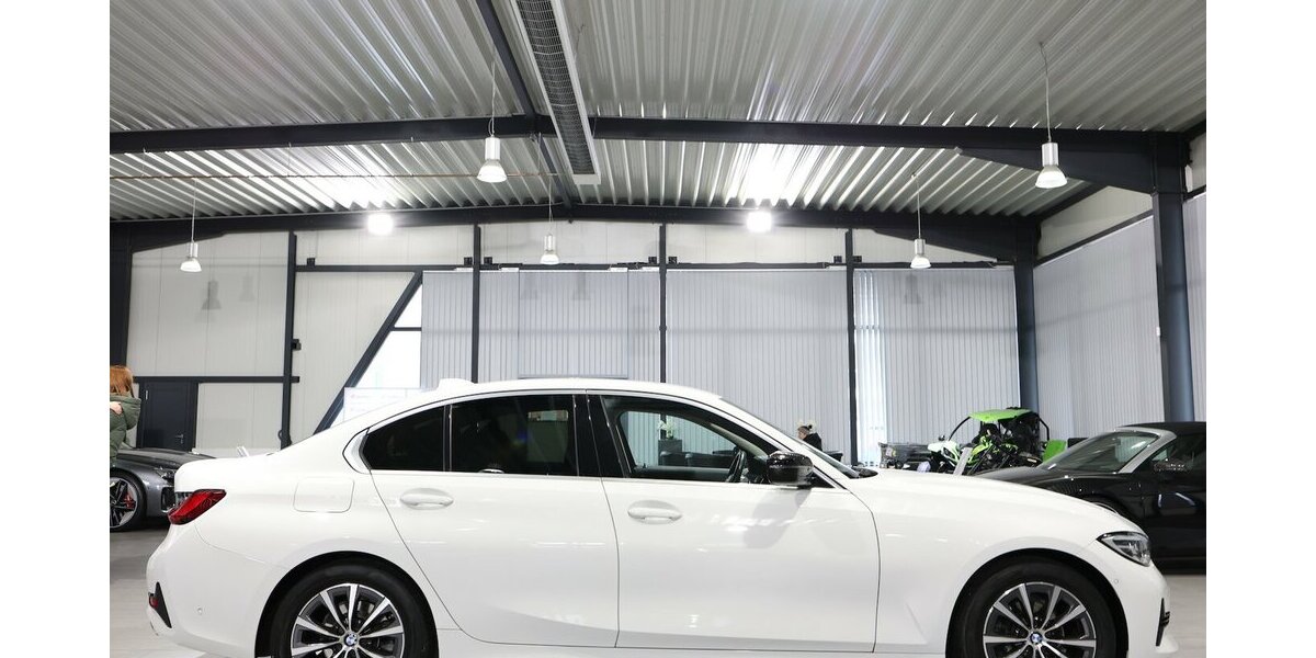 BMW 318d SPORT-LINE / LEDER, LIVE-COCKPIT-PRO, LED 107.000 km 27.555 &euro; Hamm 59077
