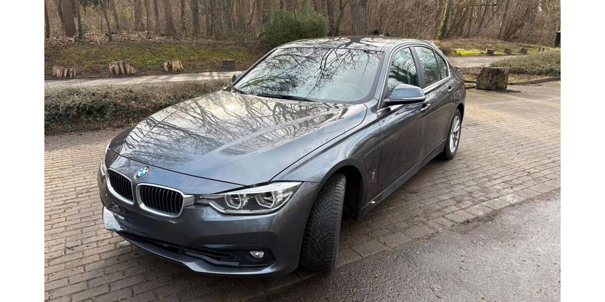 BMW 330 61.000 km 22.400 &euro; Dortmund 44339