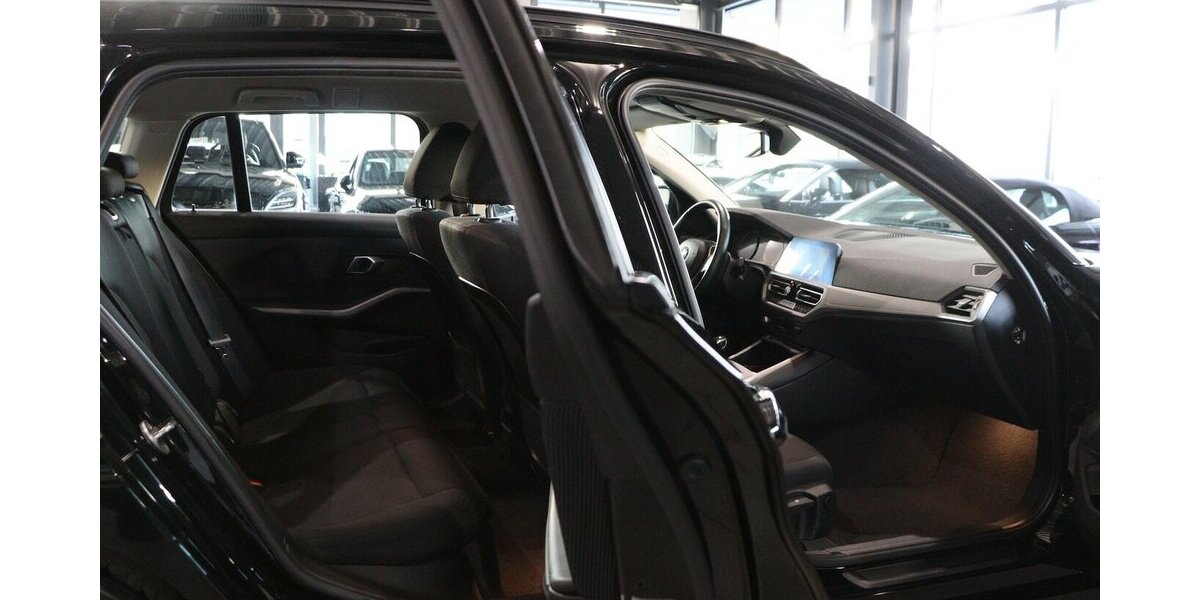 BMW 330d Touring ADVANTAGE / LED / LIVE+NAVI+ 149.000 km 22.777 &euro; Hamm 59077