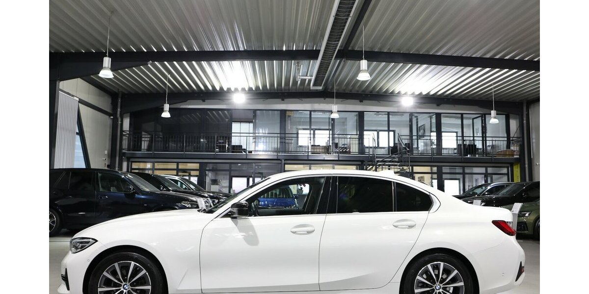 BMW 318d SPORT-LINE / LEDER, LIVE-COCKPIT-PRO, LED 107.000 km 27.555 &euro; Hamm 59077