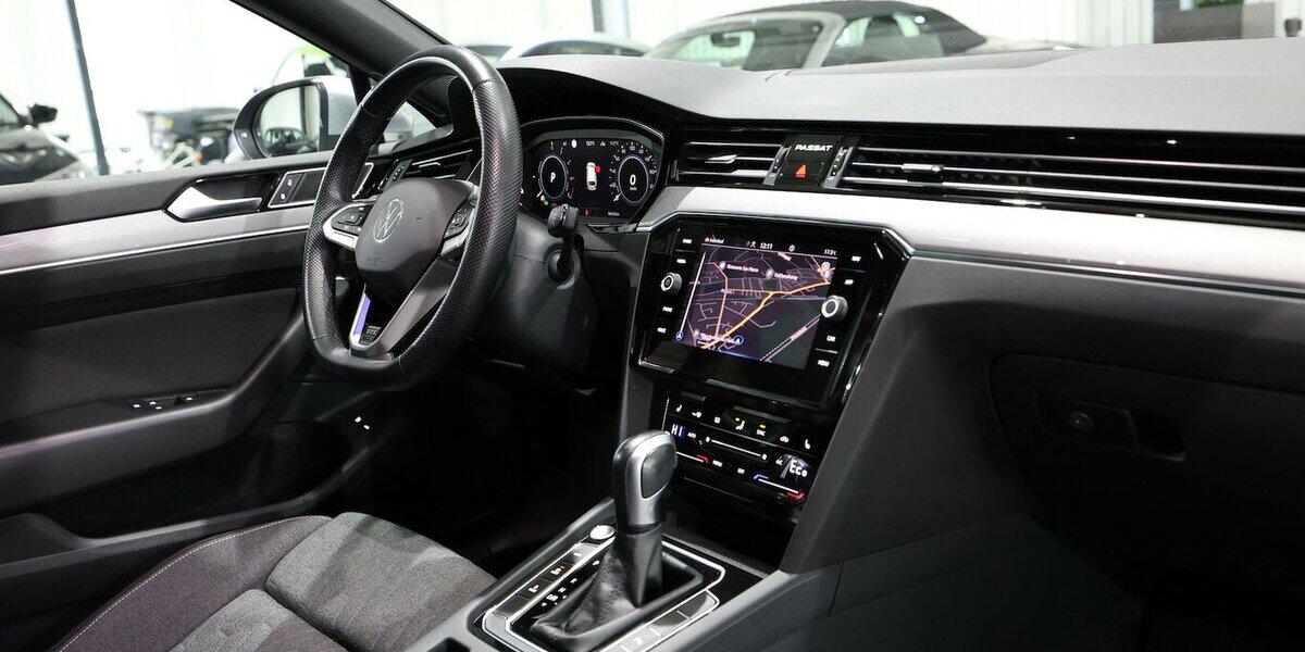 VW Passat Variant GTE DSG IQ BUSINESS R-LINE SPORT 86.000 km 24.444 &euro; Hamm 59077