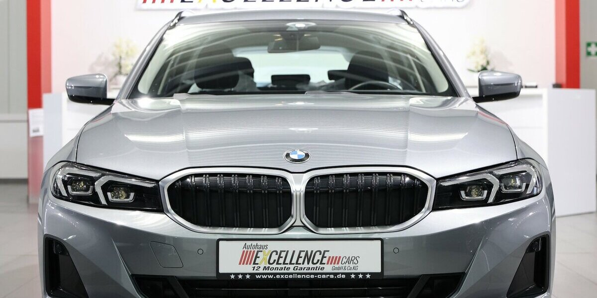 BMW 320d Touring xDrive SPORT / CURVED+NAVI+APPLE 32.000 km 30.555 &euro; Hamm 59077
