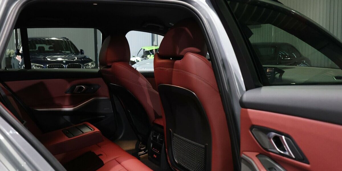 BMW 318d Touring SPORT GREY & RED LEDER,CURVED+HUD 73.000 km 28.993 &euro; Hamm 59077