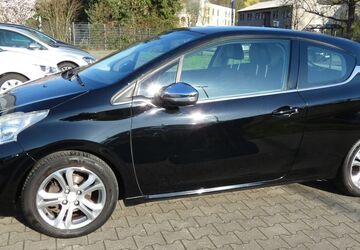 Peugeot 208 115.000 km 5.299 &euro; Bergkamen 59192