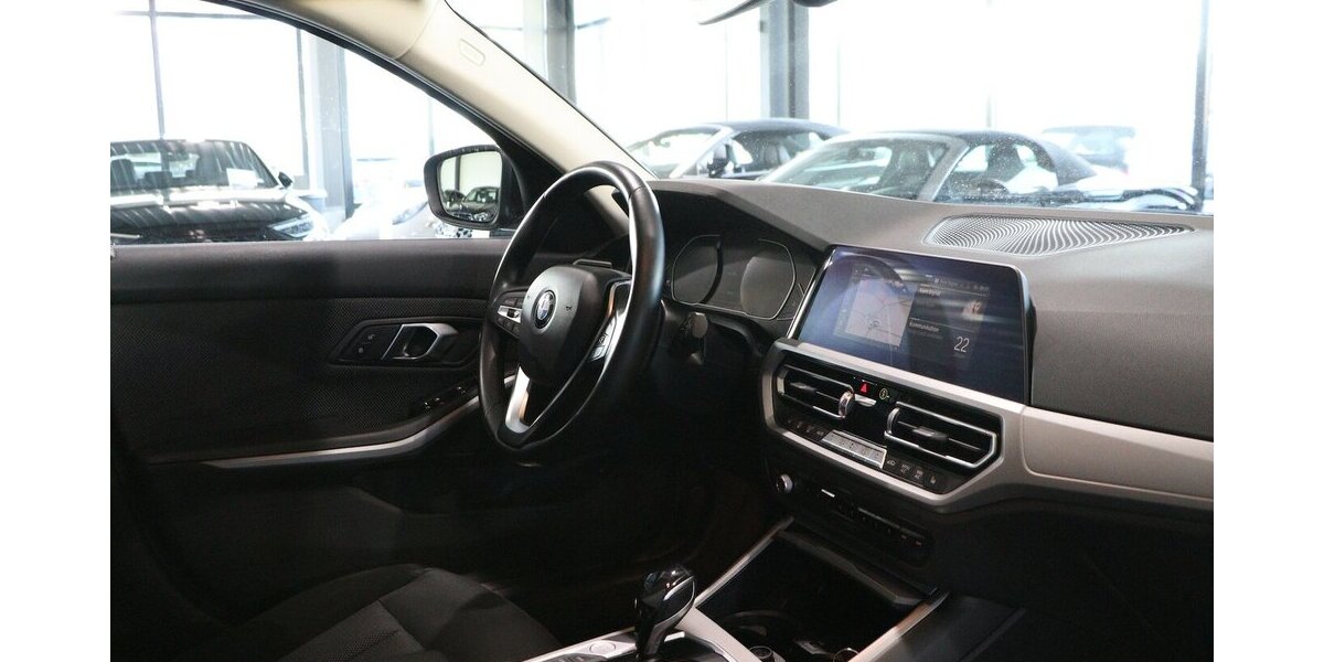 BMW 330d Touring ADVANTAGE / LED / LIVE+NAVI+ 149.000 km 22.777 &euro; Hamm 59077