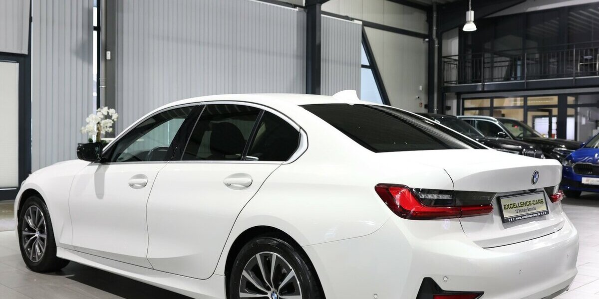 BMW 318d SPORT-LINE / LEDER, LIVE-COCKPIT-PRO, LED 107.000 km 27.555 &euro; Hamm 59077