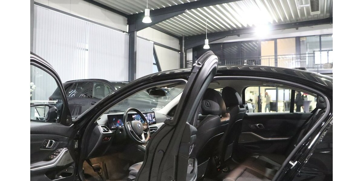 BMW 330e LIMOUSINE SHADOW CURVED+HEAD-UP, LED, H/K 46.000 km 30.993 &euro; Hamm 59077