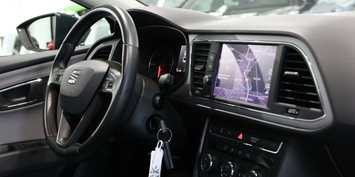 Seat Leon 1.6 TDI STYLE / NAVI-PLUS+APPLE+ANDROID 111.000 km 11.777 &euro; Hamm 59077