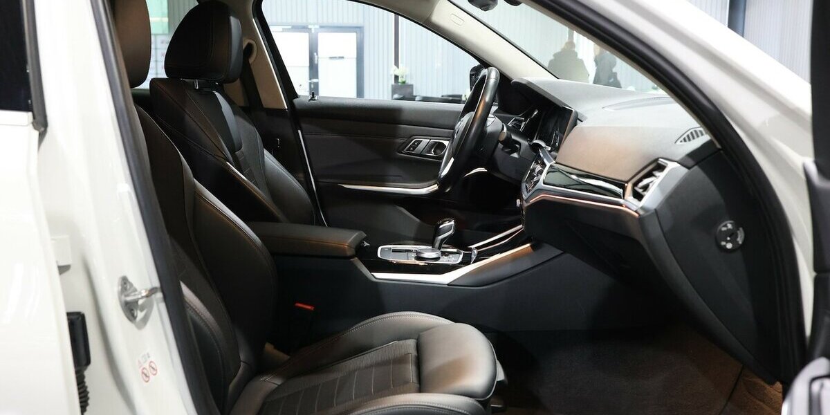 BMW 318d SPORT-LINE / LEDER, LIVE-COCKPIT-PRO, LED 107.000 km 27.555 &euro; Hamm 59077