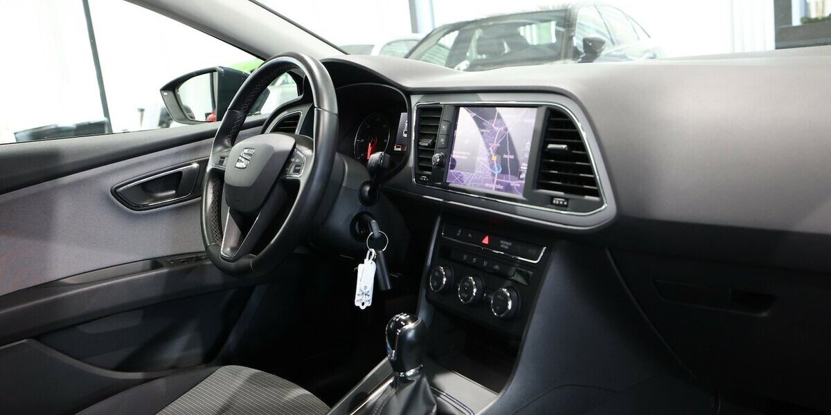 Seat Leon 1.6 TDI STYLE / NAVI-PLUS+APPLE+ANDROID 111.000 km 11.777 &euro; Hamm 59077