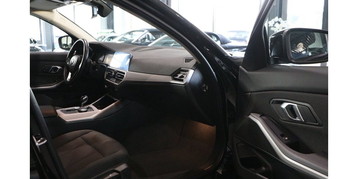 BMW 330d Touring ADVANTAGE / LED / LIVE+NAVI+ 149.000 km 22.777 &euro; Hamm 59077