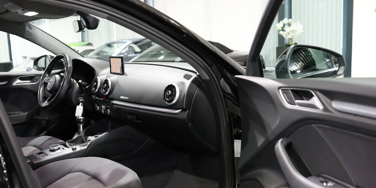 Audi A3 LIMOUSINE 1.4 TFSI BUSINESS / VIRTUAL-COCKPIT 119.000 km 16.333 &euro; Hamm 59077