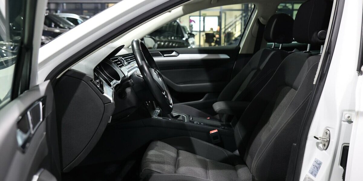 VW Passat 1.6 TDI Comfortline WHITE / MASSAGE+SHZ 176.000 km 10.555 &euro; Hamm 59077