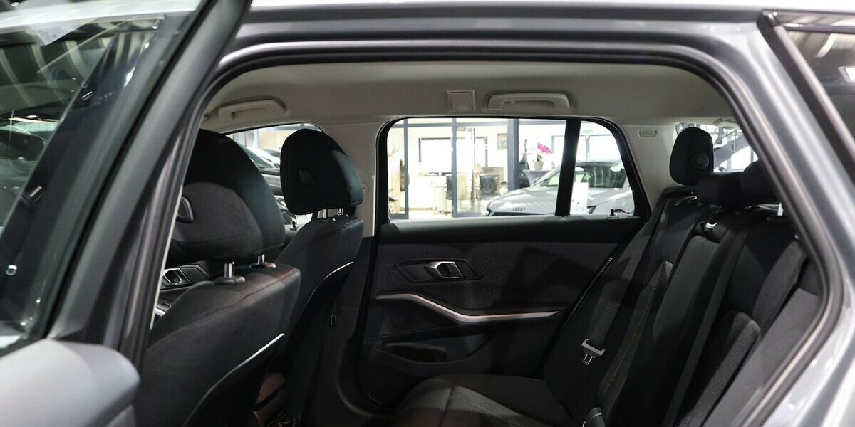 BMW 320d Touring xDrive SPORT / CURVED+NAVI+APPLE 32.000 km 30.555 &euro; Hamm 59077