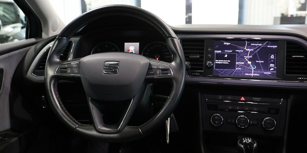 Seat Leon 1.6 TDI STYLE / NAVI-PLUS+APPLE+ANDROID 111.000 km 11.777 &euro; Hamm 59077