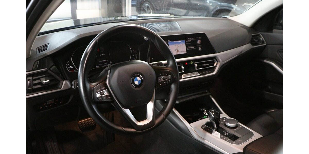 BMW 330d Touring ADVANTAGE / LED / LIVE+NAVI+ 149.000 km 22.777 &euro; Hamm 59077