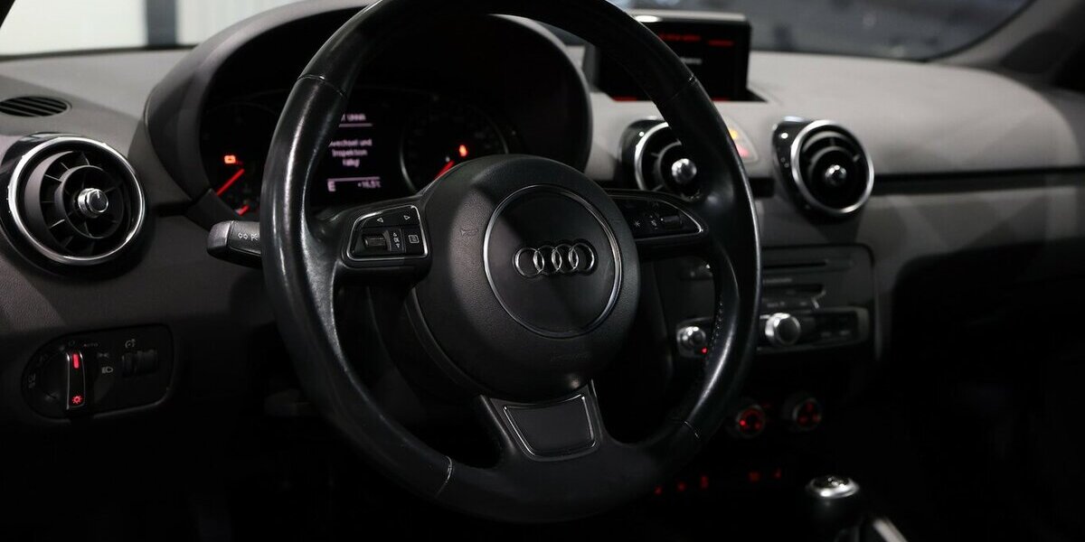 Audi A1 1.6 TDI SPORT WHITE / XENON, NAVI-MMI, LEDER 111.000 km 12.111 &euro; Hamm 59077