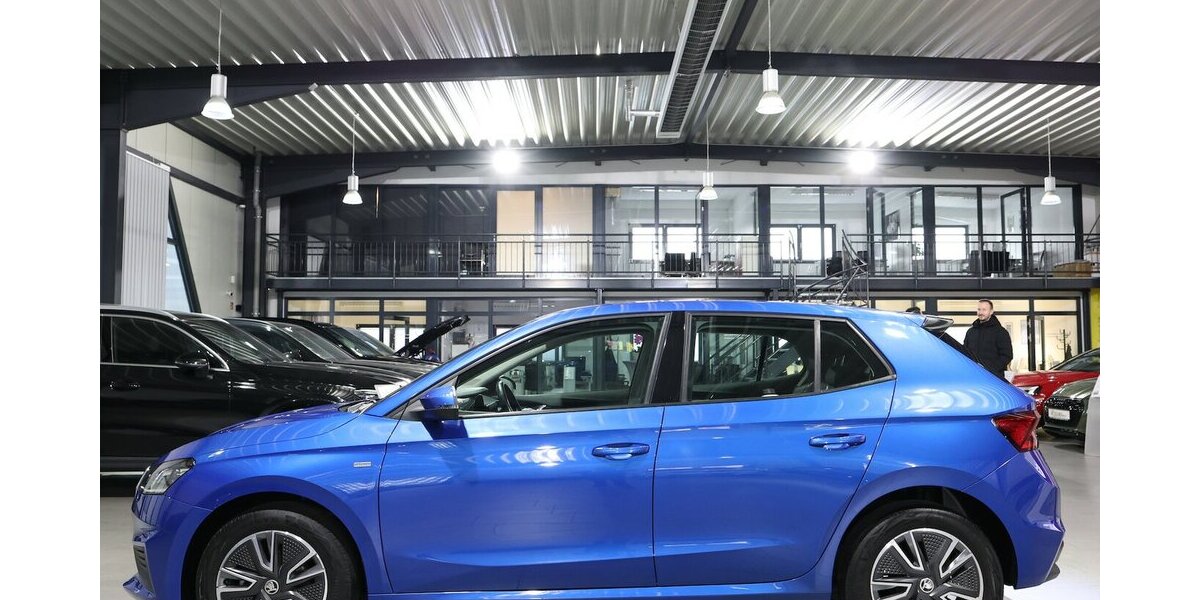 Skoda Fabia 1.0 TOUR RACE BLUE / LED / GROßES-DISPLAY 55.000 km 13.221 &euro; Hamm 59077