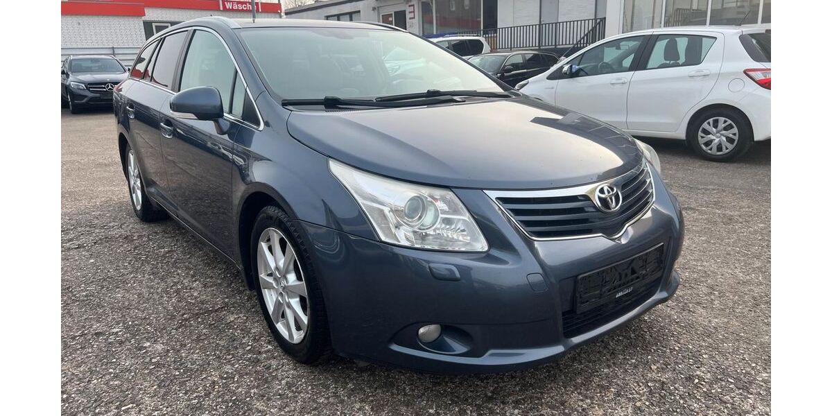 Toyota Avensis 214.843 km 3.900 &euro; Hamm 59067