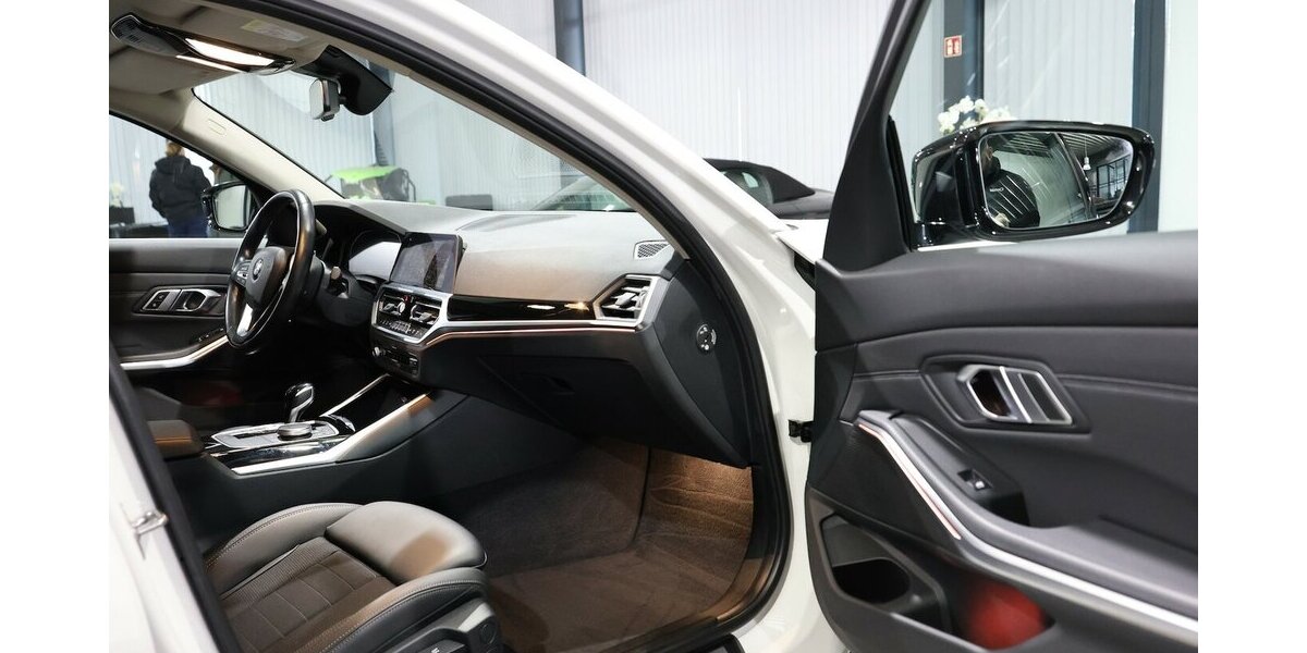 BMW 318d SPORT-LINE / LEDER, LIVE-COCKPIT-PRO, LED 107.000 km 27.555 &euro; Hamm 59077