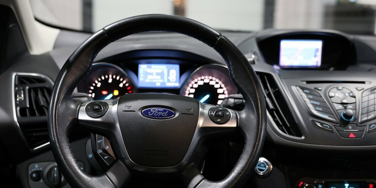 Ford Kuga 2.0 TDCI 4x4 TITANIUM / LEDER / NAVI+ 90.000 km 12.555 &euro; Hamm 59077